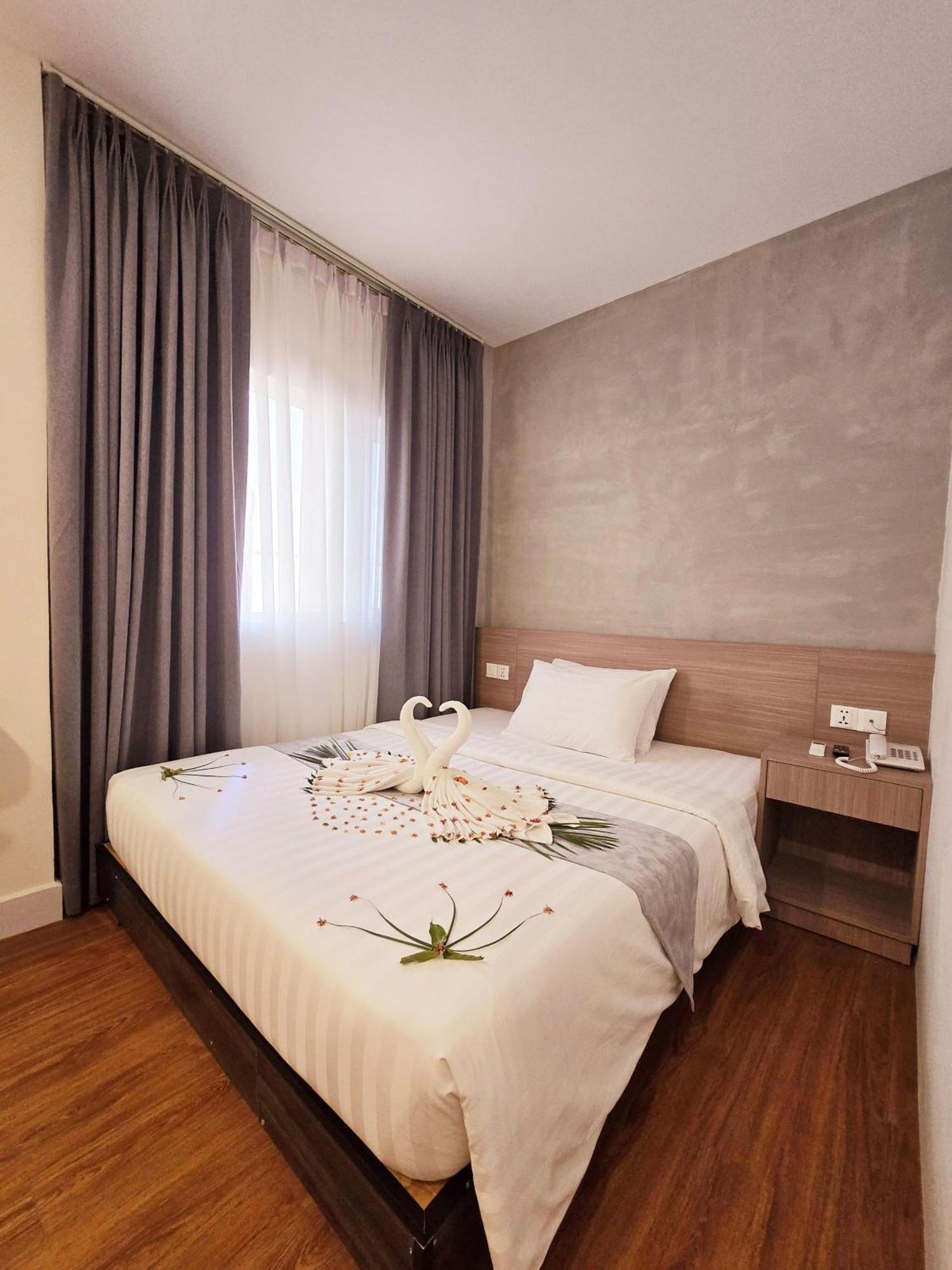 Joli Hotel Phnom Penh Exterior photo