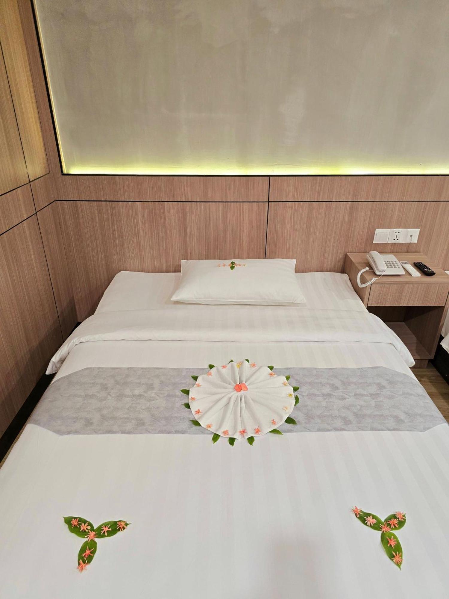 Joli Hotel Phnom Penh Exterior photo